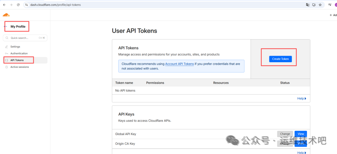 Cloudflare 控制台用户API令牌管理页面截图，左侧导航栏高亮显示'My Profile'和'API Tokens'选项，主区域标题为'User API Tokens'，包含API令牌管理说明、蓝色'Create Token'按钮、无API令牌的表格提示以及API Keys部分