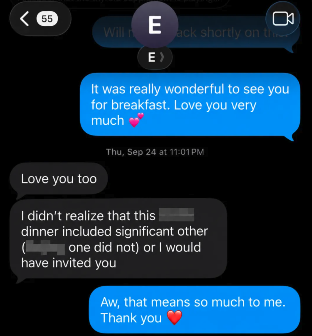 马斯克与Zilis短信截图互道爱意