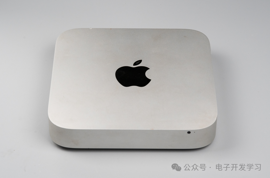 银色Mac mini正面图