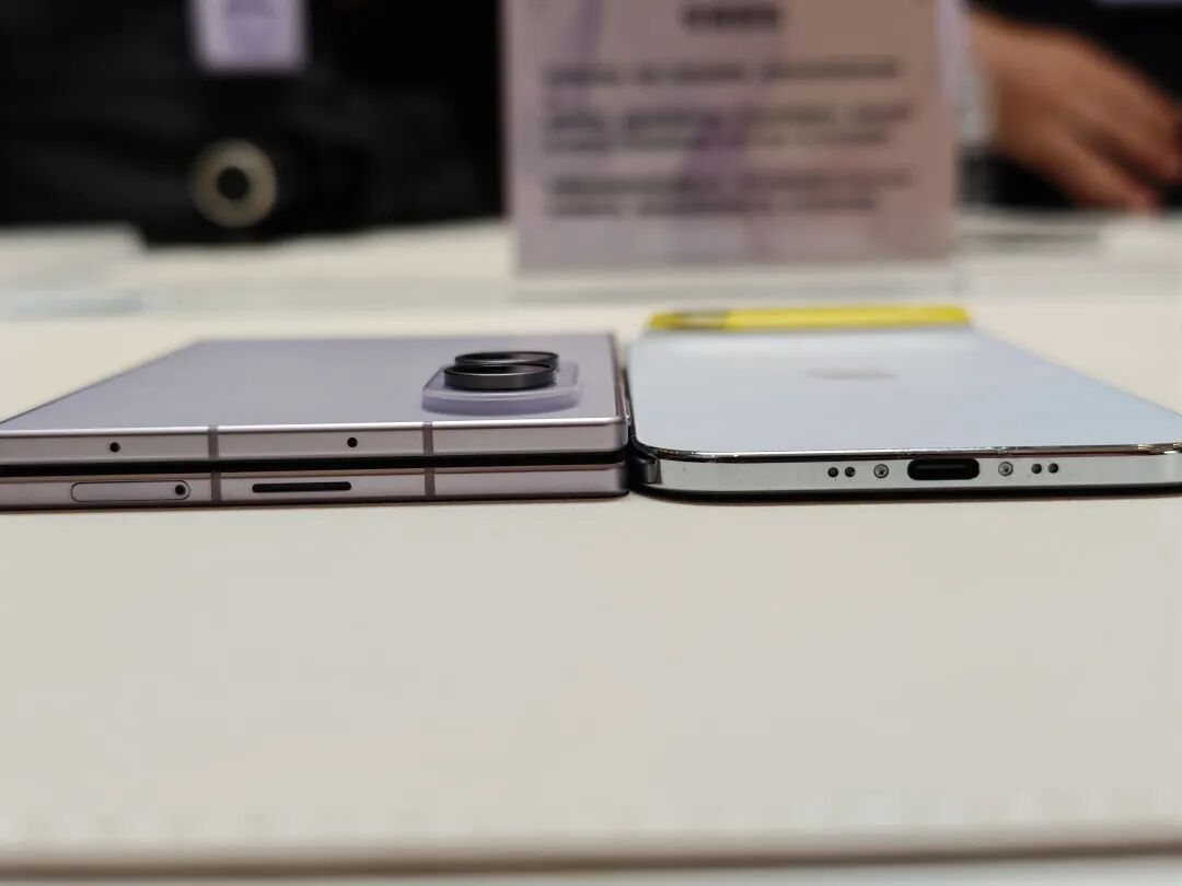 Galaxy Z Fold8与iPhone Air厚度对比
