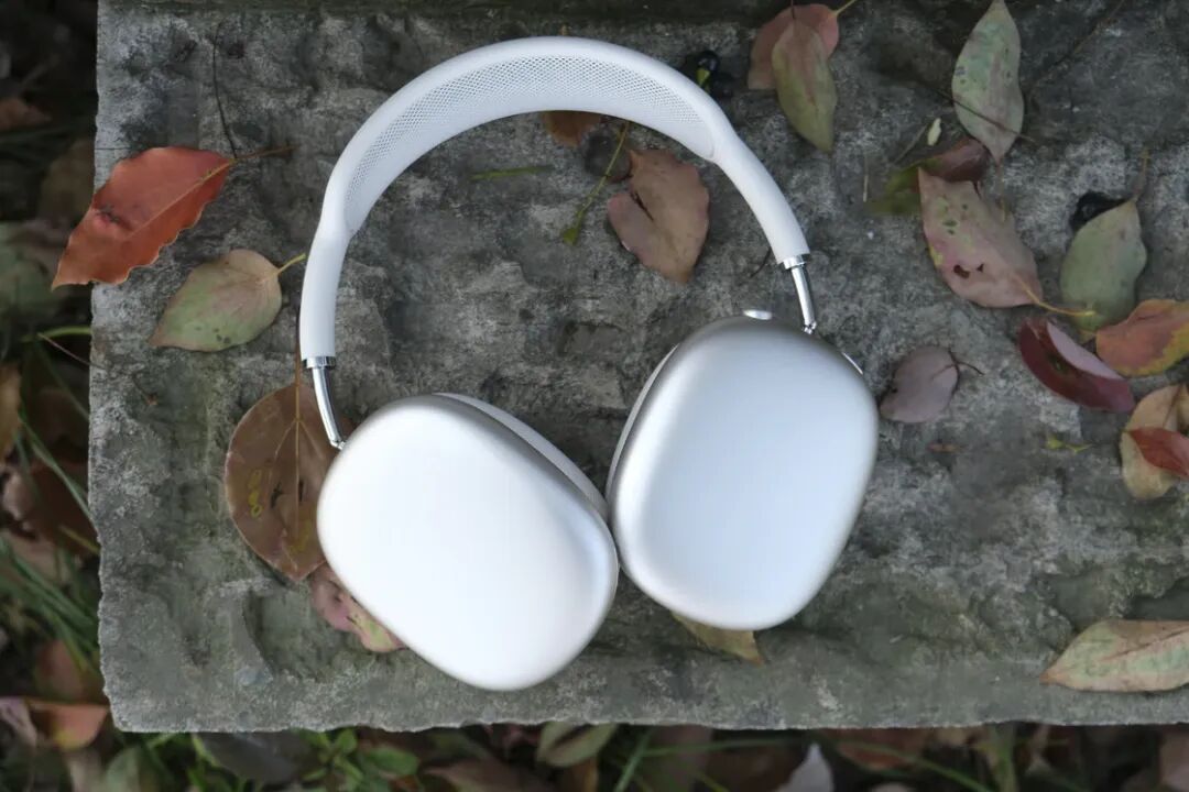 AirPods Max 2户外场景图