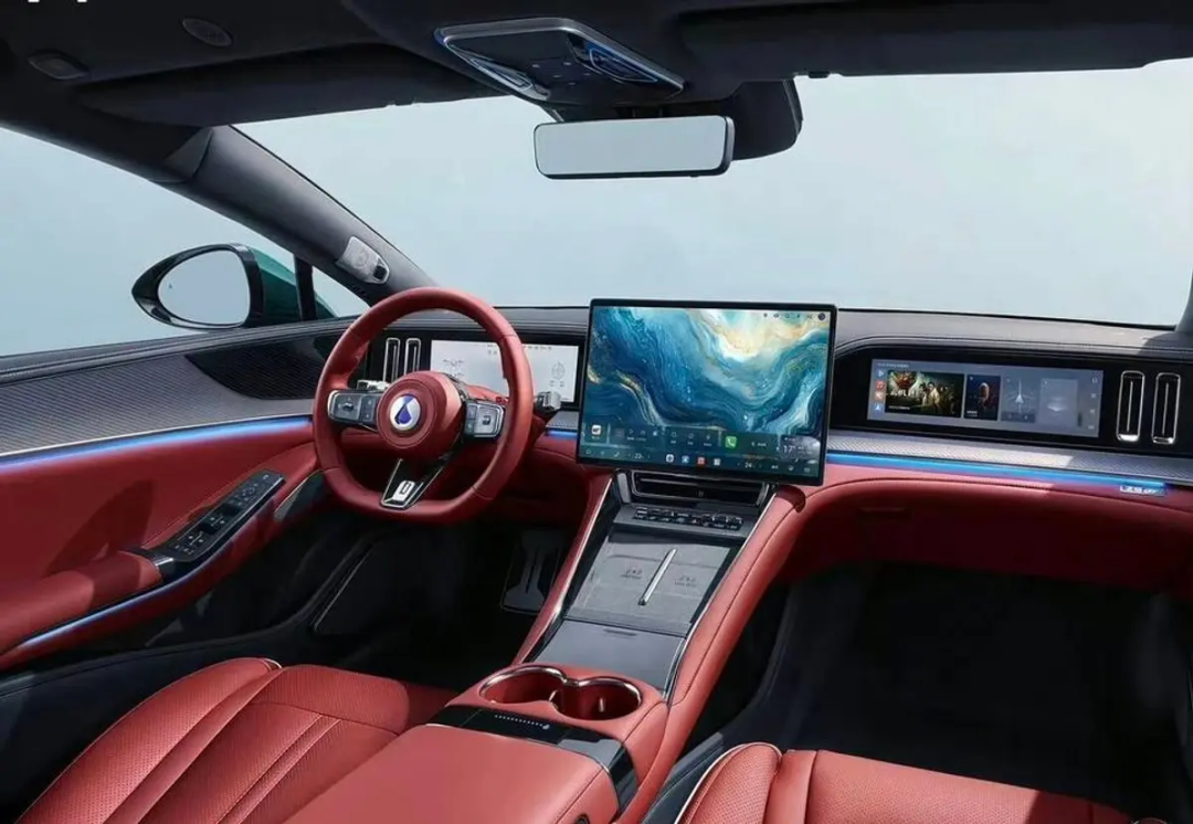 腾势Z9GT红黑内饰全景图