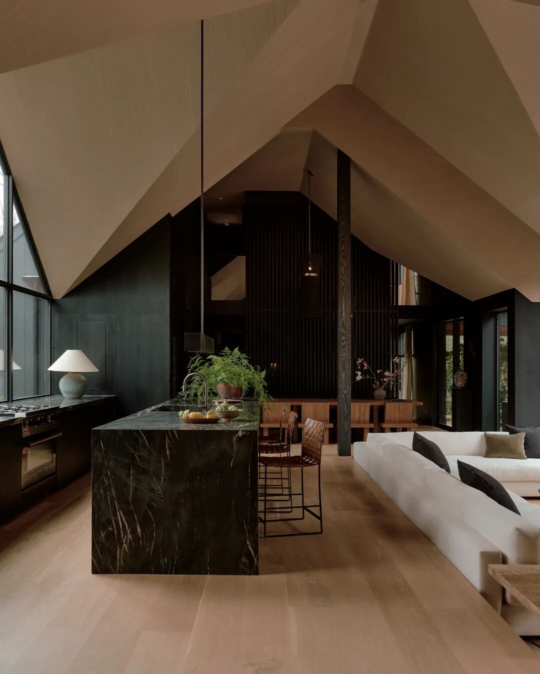 厨房与客厅相连的开放空间