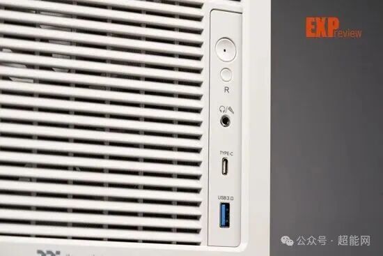 白色设备侧面控制面板,Type-C、USB3.0 接口特写