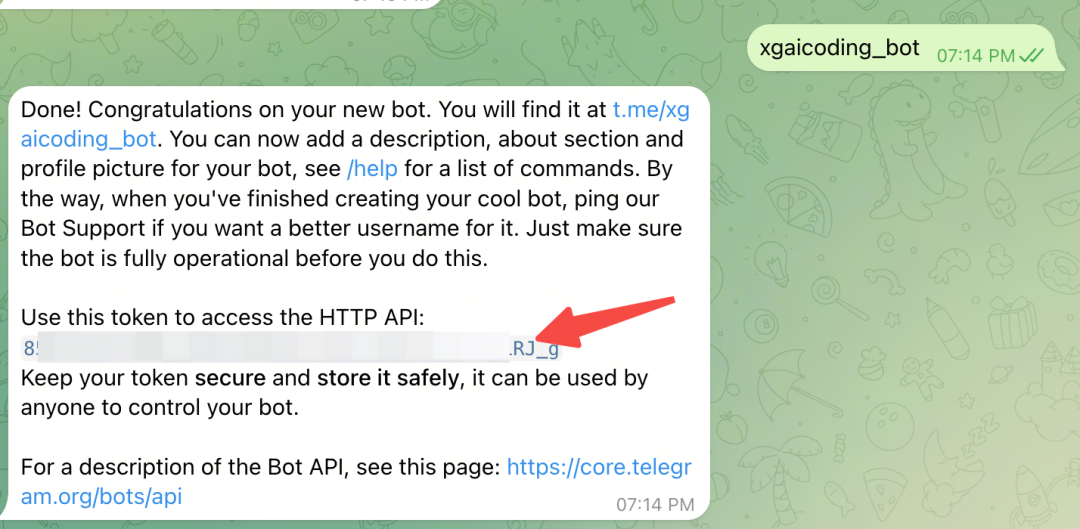 BotFather发来的消息，包含机器人创建成功提示和API Token