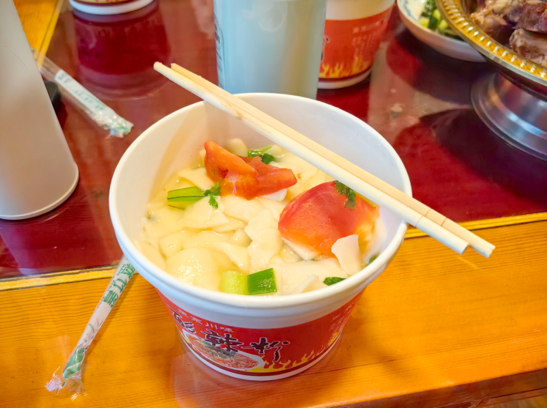 一碗寺院里的面片(或酸辣粉)