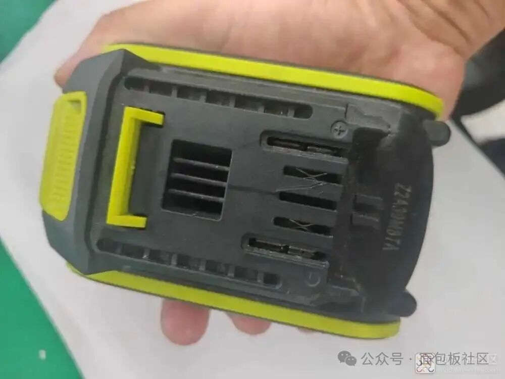 威克士电池包侧面视图