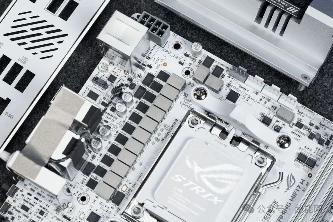 主板供电区域整体视图