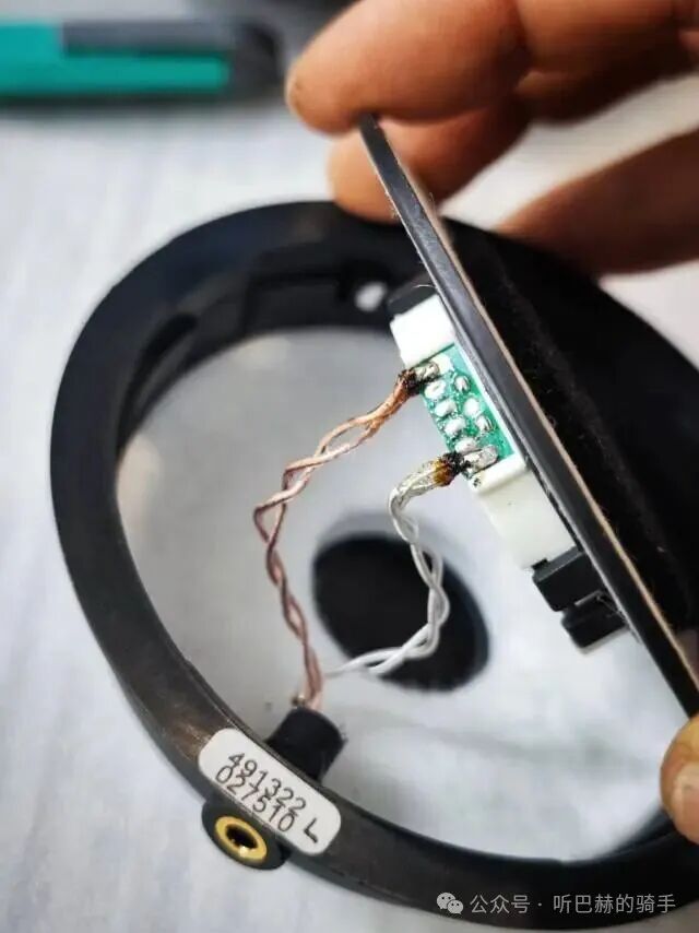 耳机单元内部焊接连线