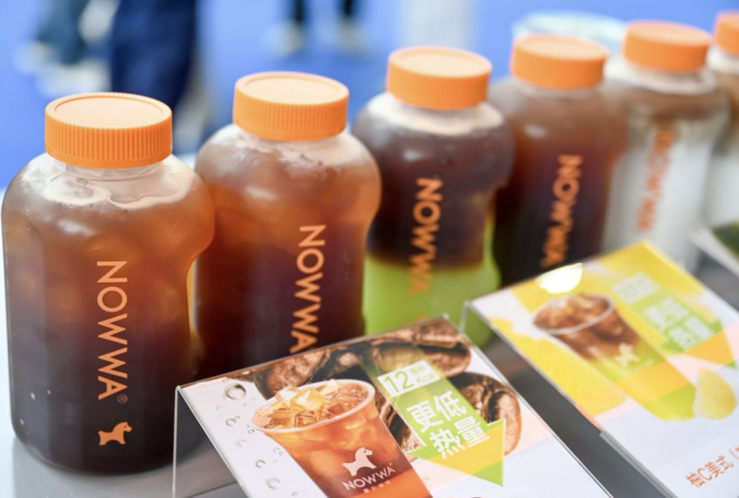 挪瓦咖啡的瓶装饮品展示