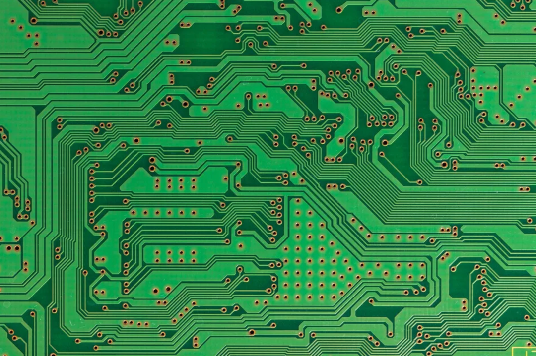 PCB过孔与迹线布线图