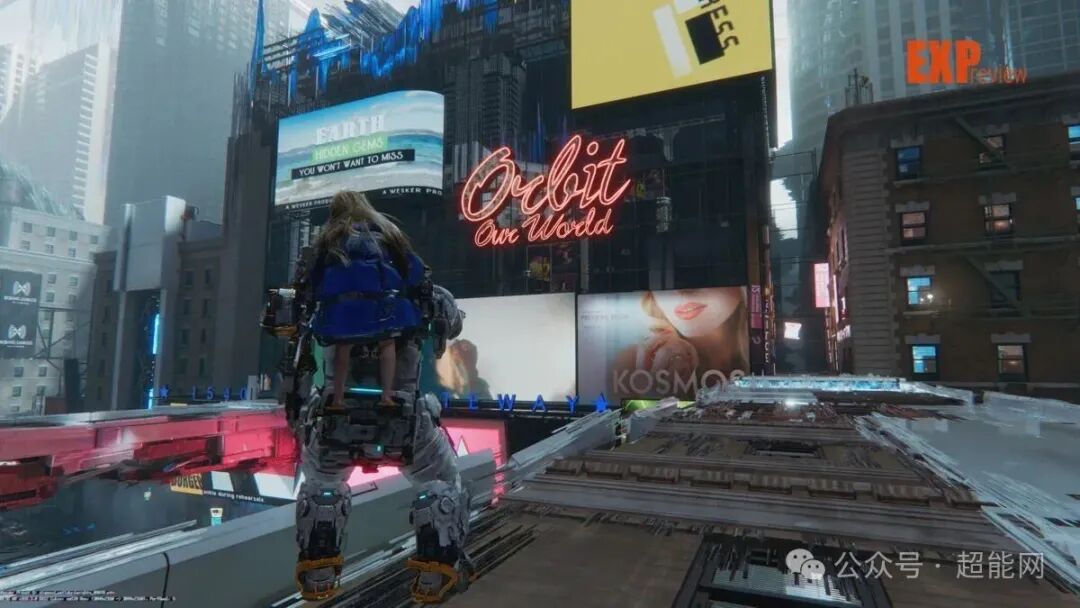 室外场景，对面建筑玻璃幕墙完整反射主角身后楼房