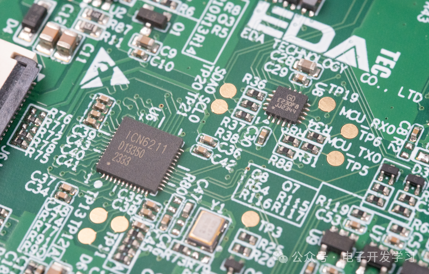 驱动板上的GD32E230F8微控制器