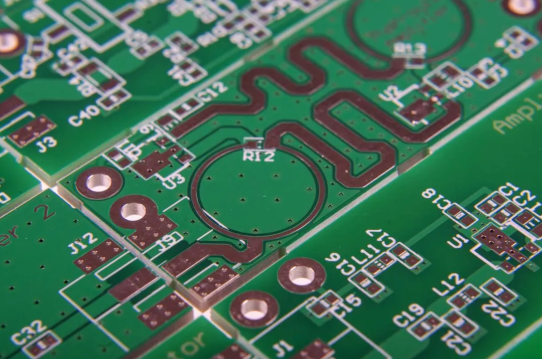 PCB走线及焊盘特写