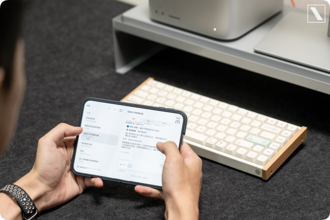 手持iPhone Duo操作连接界面