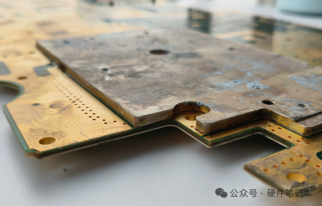 主板附着的厚铜板