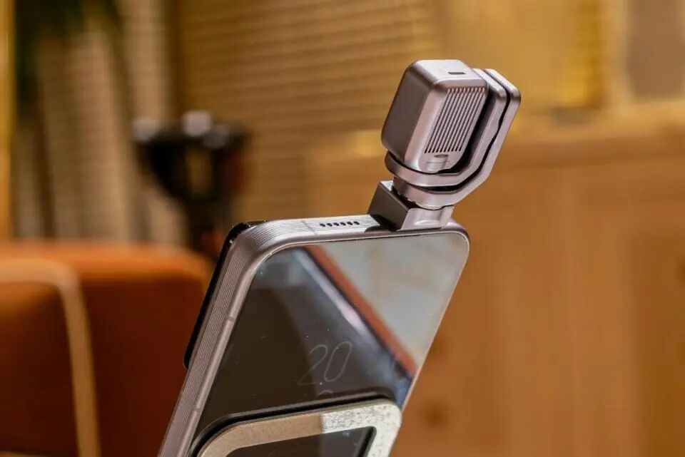 荣耀ROBOT PHONE特写