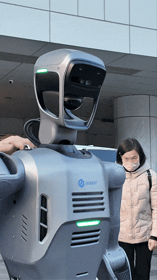 机器人参与两会报道工作