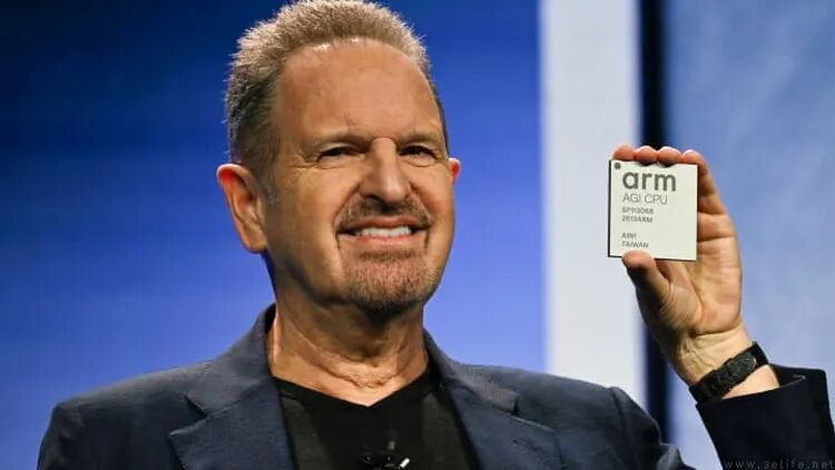 Arm CEO手持AGI CPU芯片