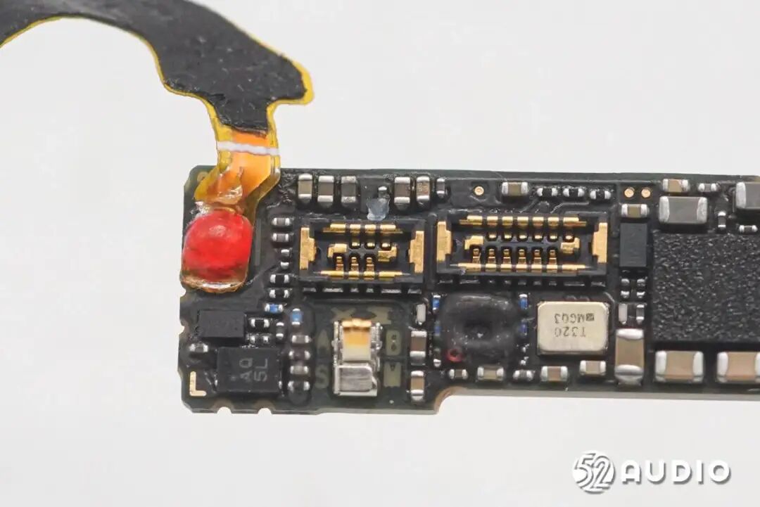 连接前馈麦克风和压感按键的BTB母座