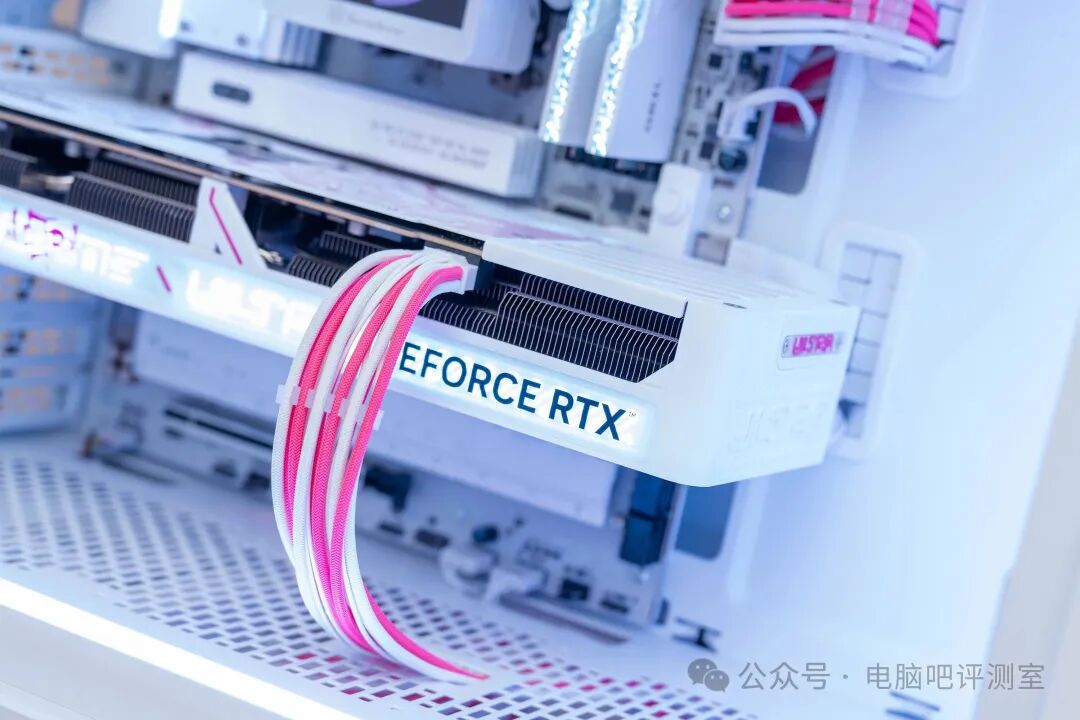 显卡侧面灯效与定制模组线