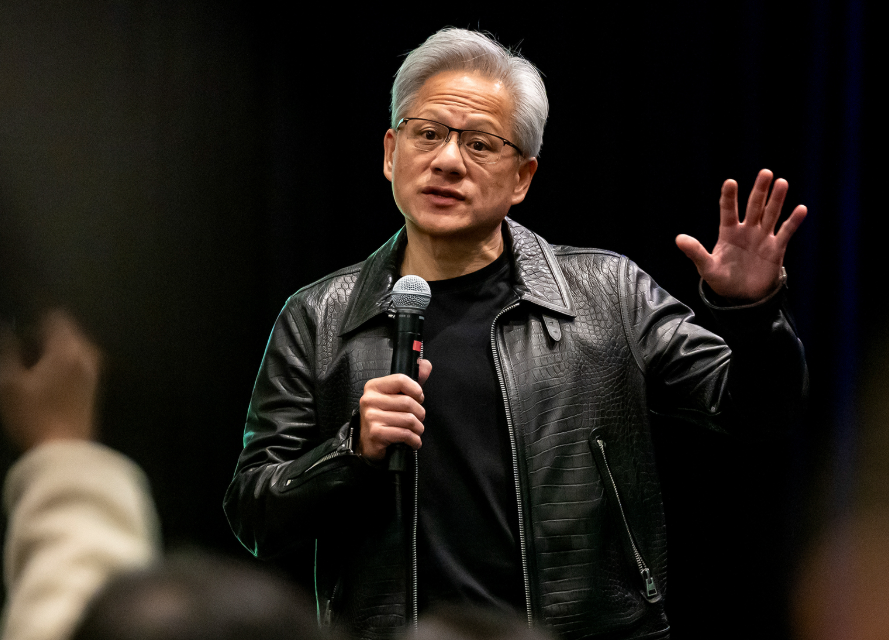 黄仁勋在发布会上演讲