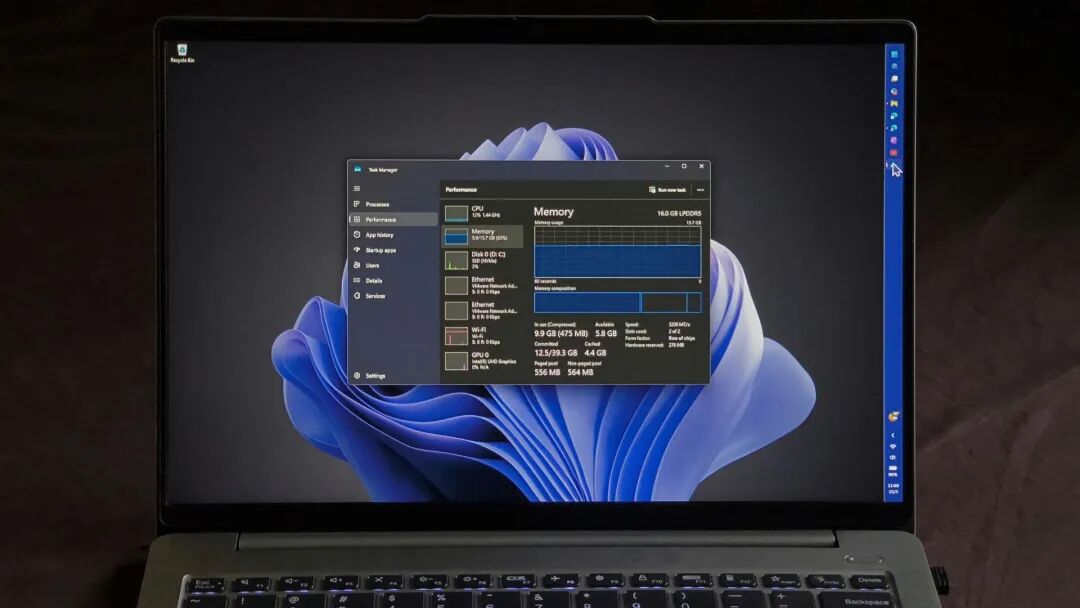 Windows 11 任务管理器内存占用情况,16GB LPDDR5 已用 10.7GB