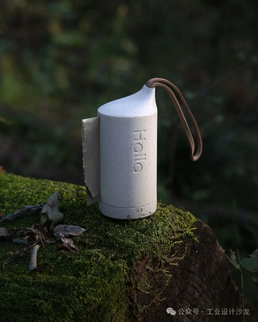 刻有“Hailo”字样的白色户外垃圾袋