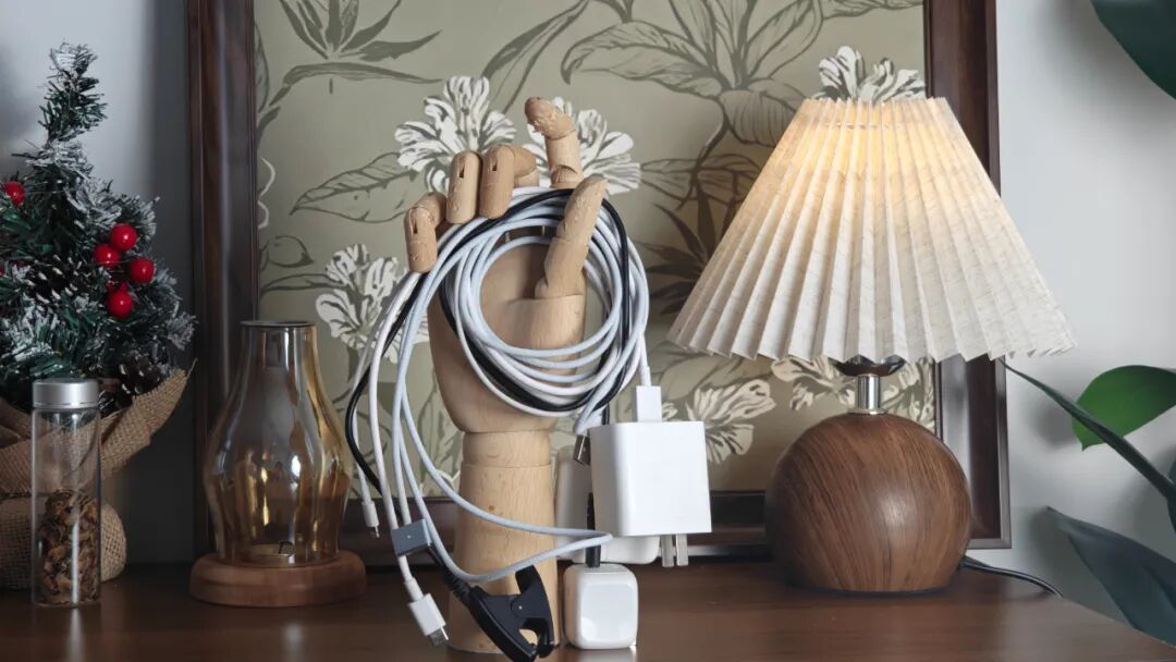 外出携带多种充电设备场景