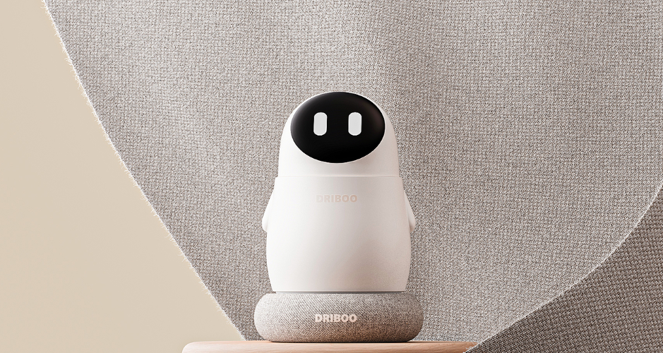 外形类似小企鹅的白色智能保温杯，带有眼睛显示屏