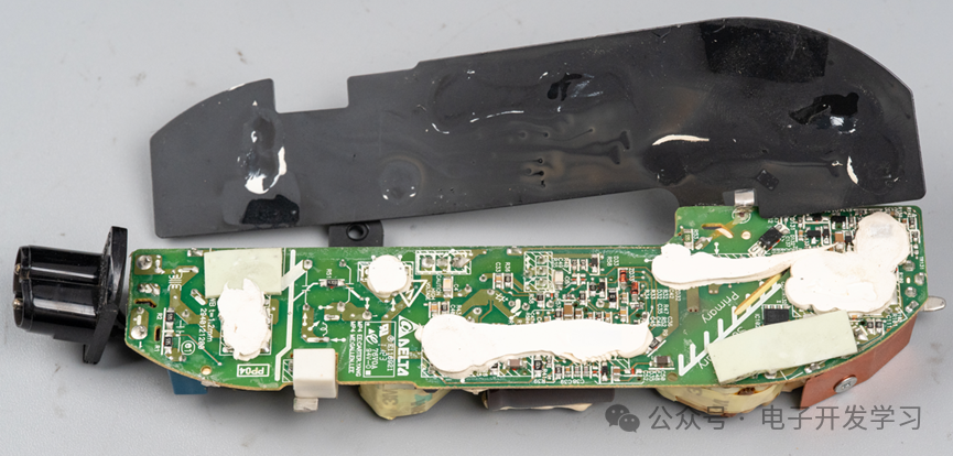 电源板背面与外壳