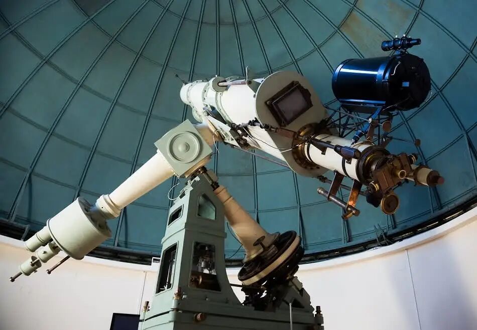 用于天文观测的自适应光学望远镜