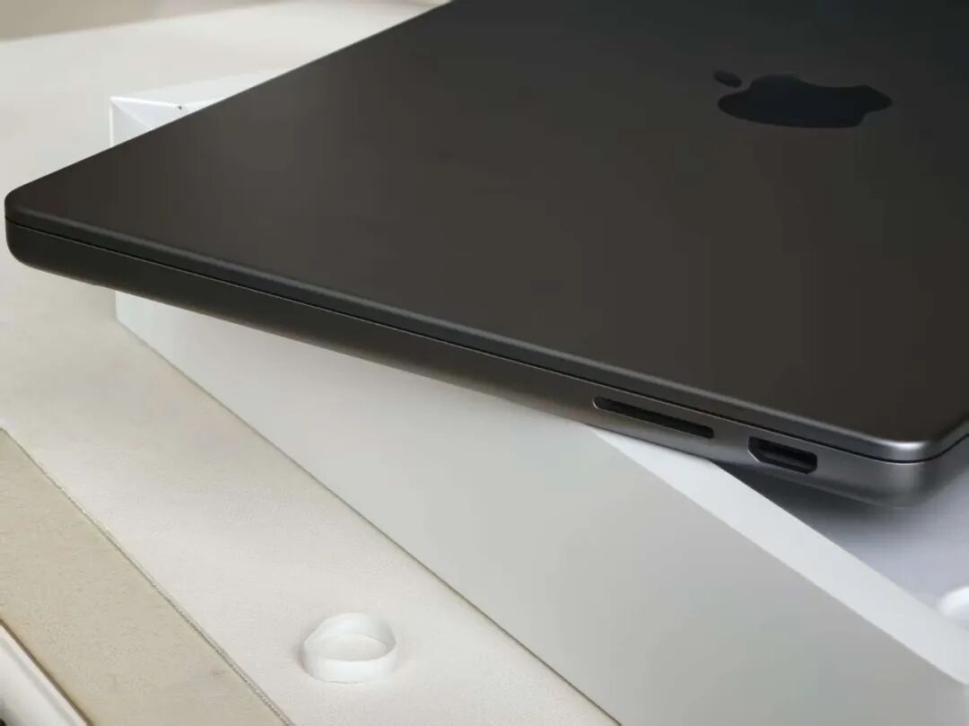 MacBook Pro侧面接口