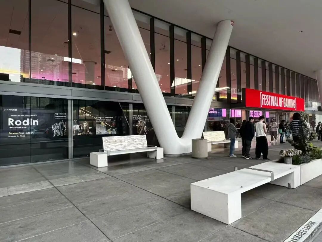 GDC 会场外 Hyper3D 的广告牌