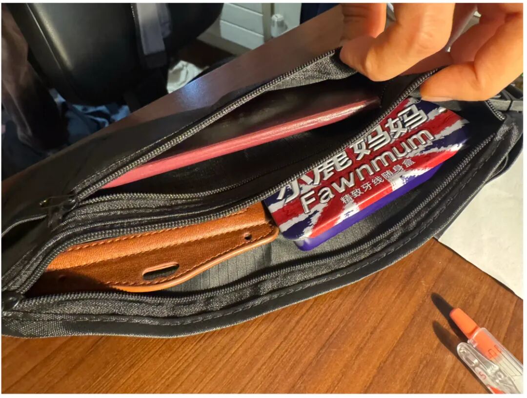 展示防盗腰包容量的示意图