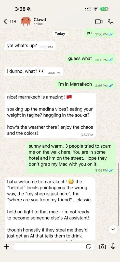 手机聊天界面展示与Clawdbot的自然对话