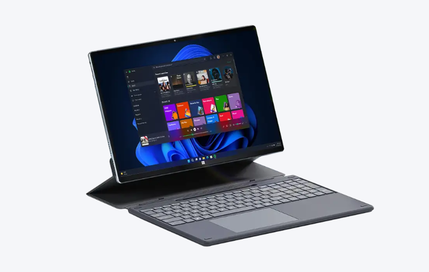 支持触控操作的 Windows 11 二合一平板电脑