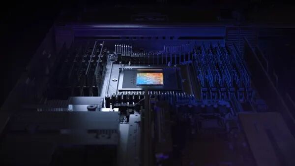 主板中央处理器特写，展现精密电路