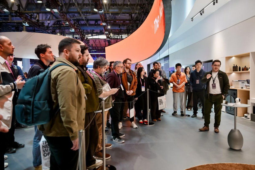 MWC展会上小米讲解“人车家全生态”