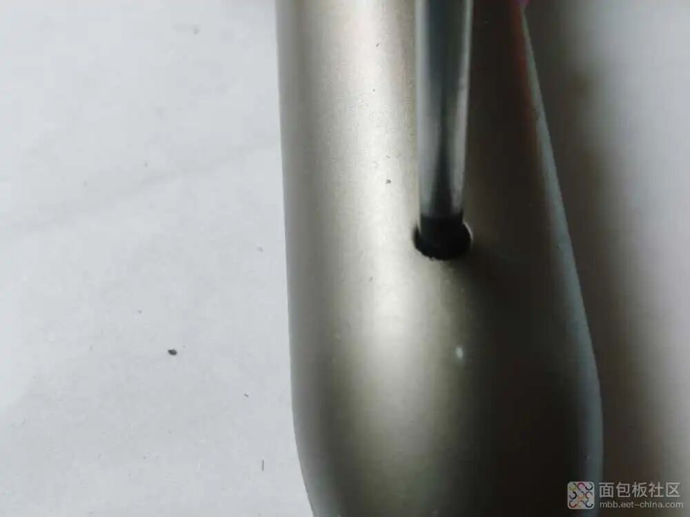 拆解开后的电吹风内部结构