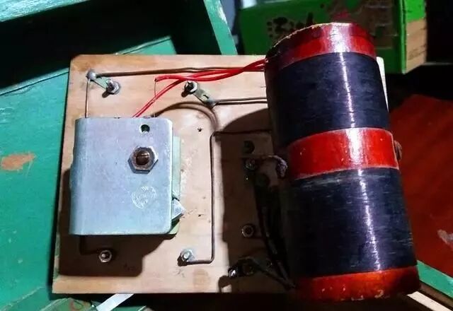 矿石收音机线圈与空气可变电容器组合
