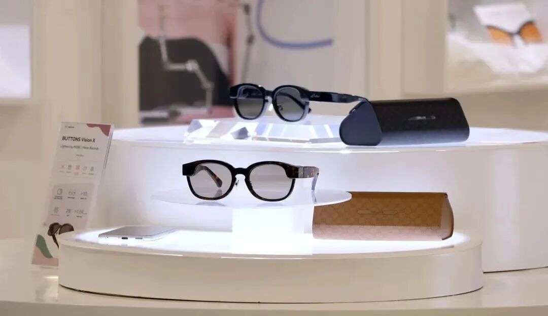 BUTTONS Vision X展示台