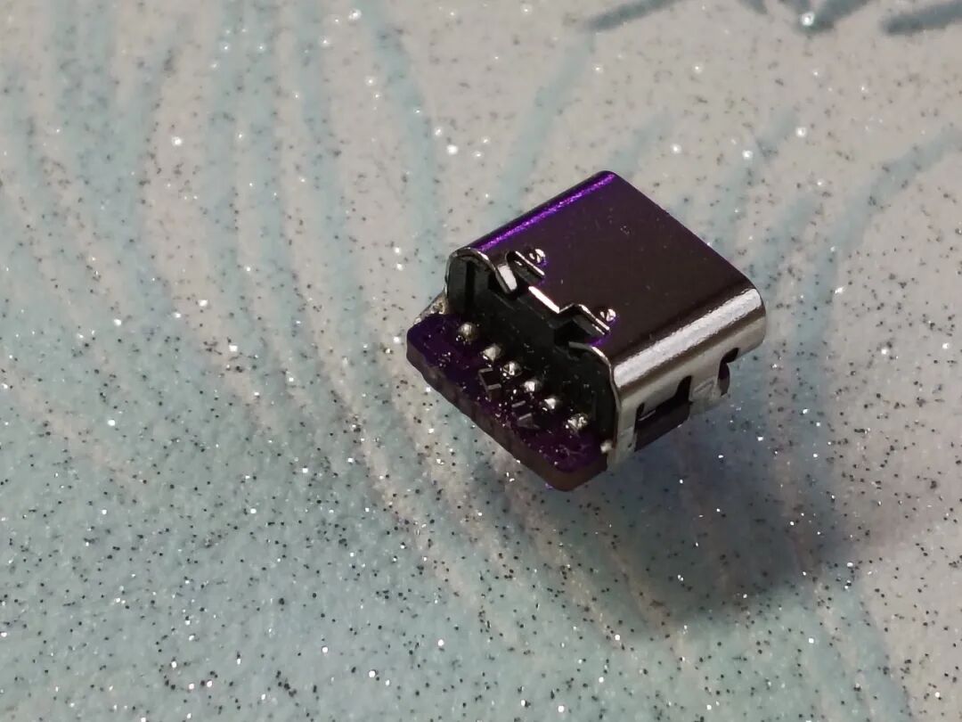 与USB-C接口大小对比图