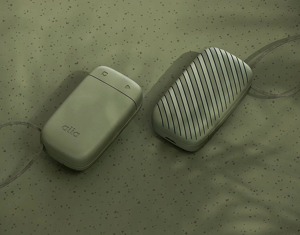 两张浅绿色的便携式电子设备放置在带有细小斑点的表面上