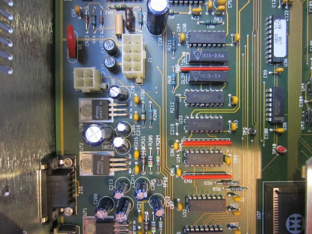 Wavetek 395 板载线性稳压区域