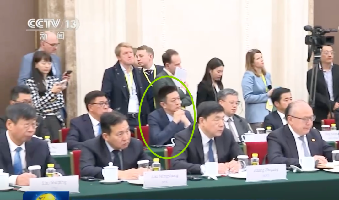 《新闻联播》画面中的中德经济座谈会现场，李斌位于第二排被圈出