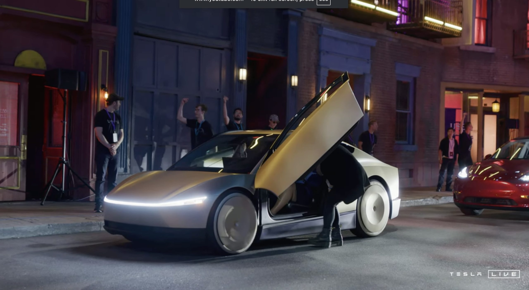 特斯拉Cybercab发布会现场，鸥翼门打开