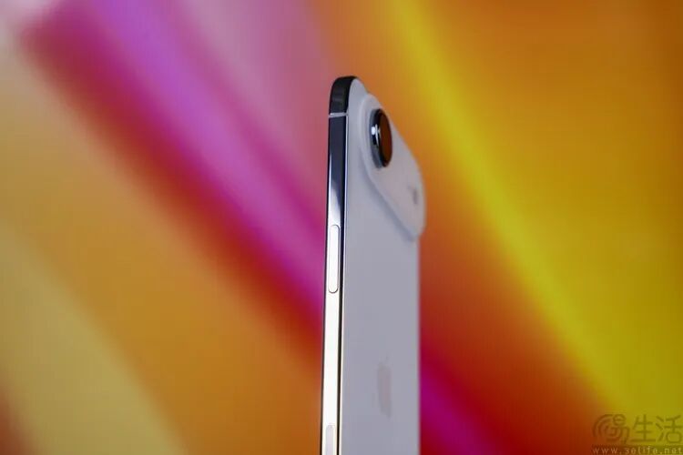 iPhone上半部分特写与光斑背景