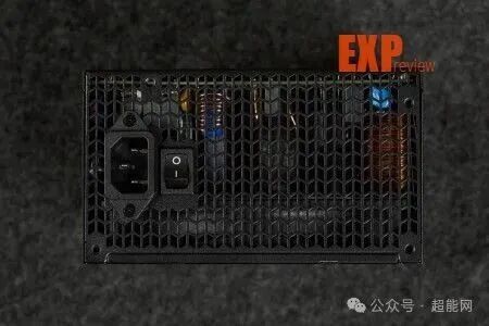 先马XP1200国际版电源 尾部网孔与开关接口