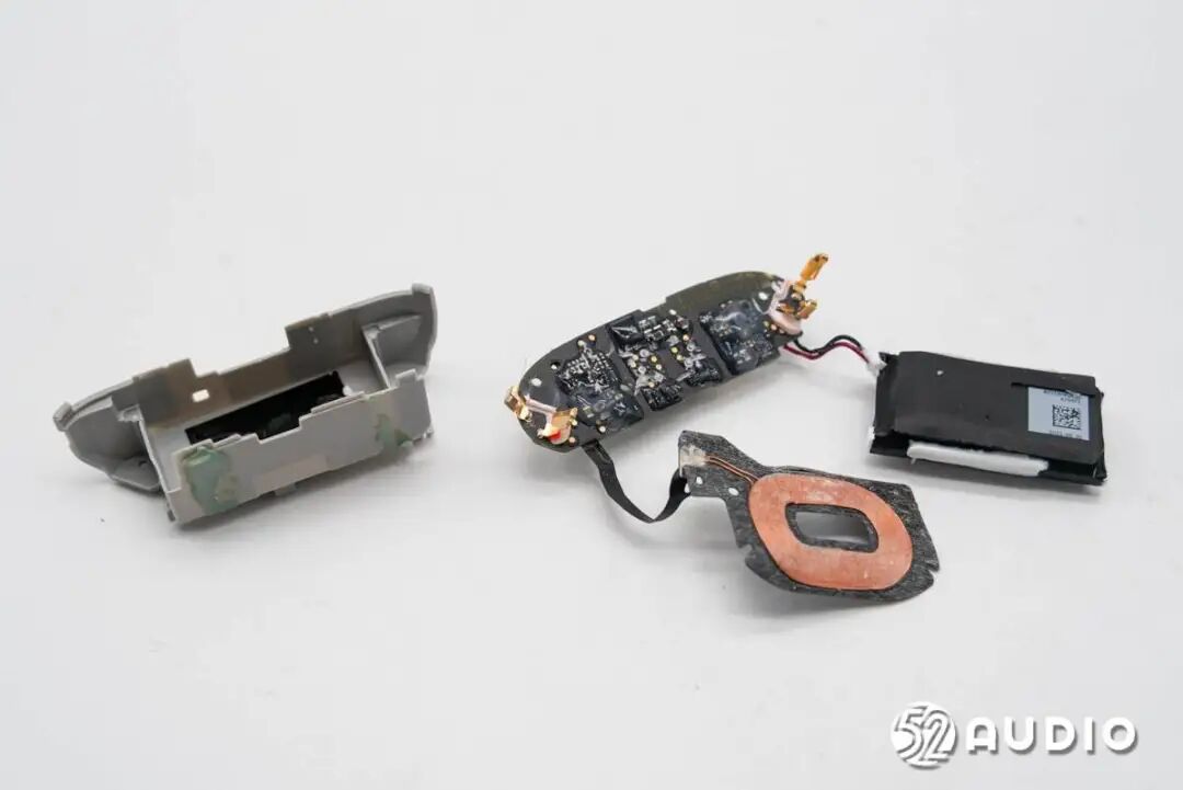 取出主板和电池单元